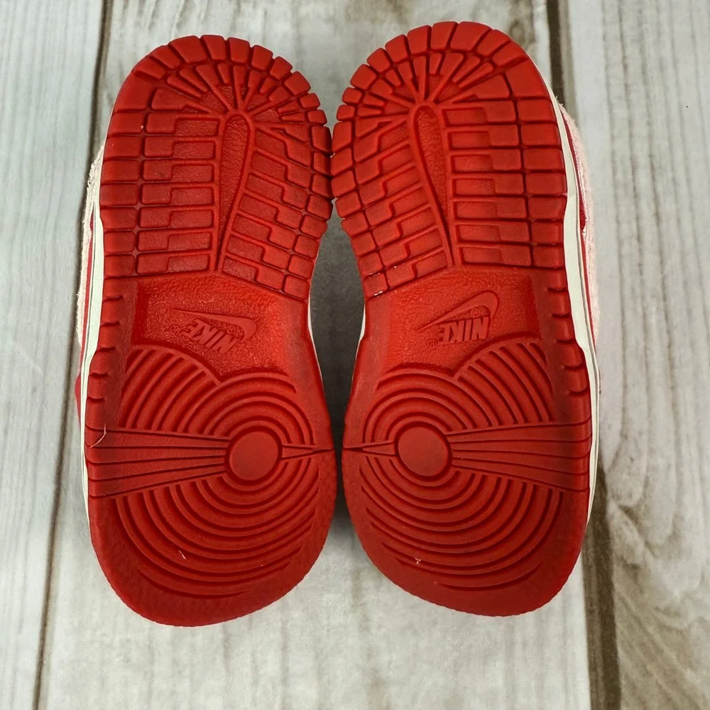 Nike Dunk Low Valentine's Day‎ Toddler Shoes Size 6C
